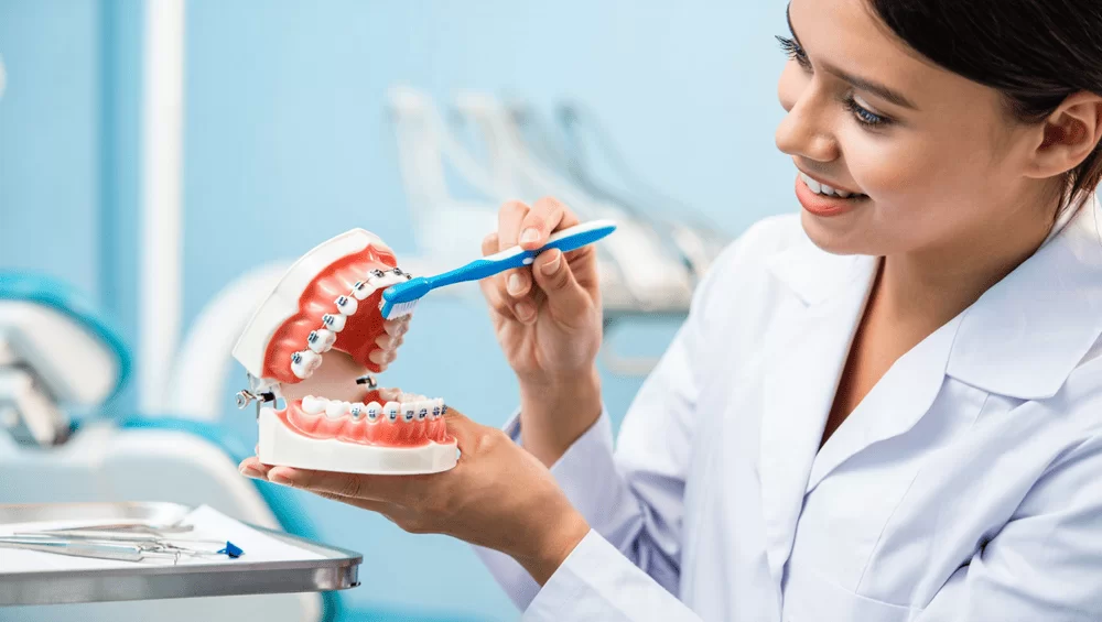 Как чистить зубы с брекетами?