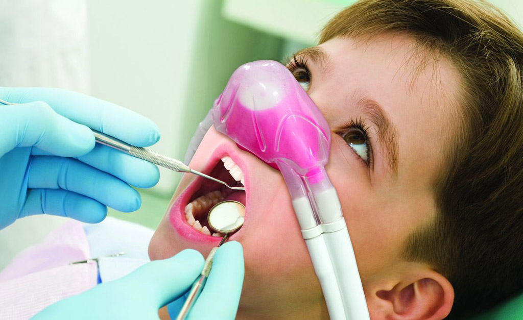 Лечение зубов у детей под наркозом: за и против